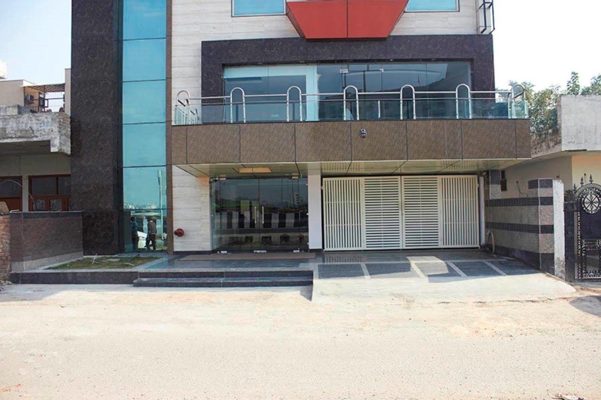 Hotel Waterfall Delhi  Exterior foto