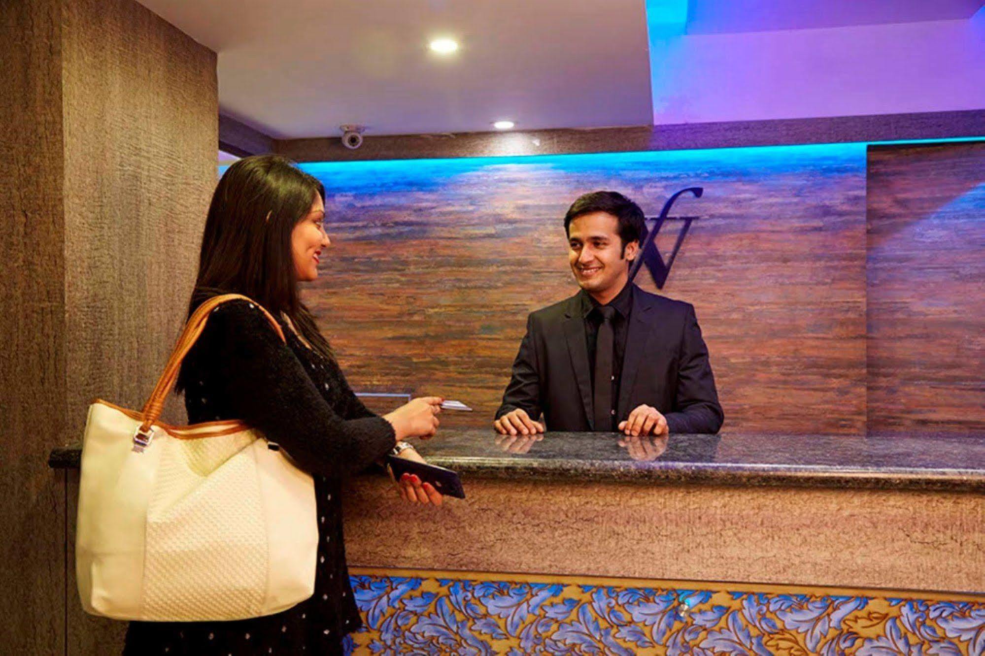 Hotel Waterfall Delhi  Exterior foto