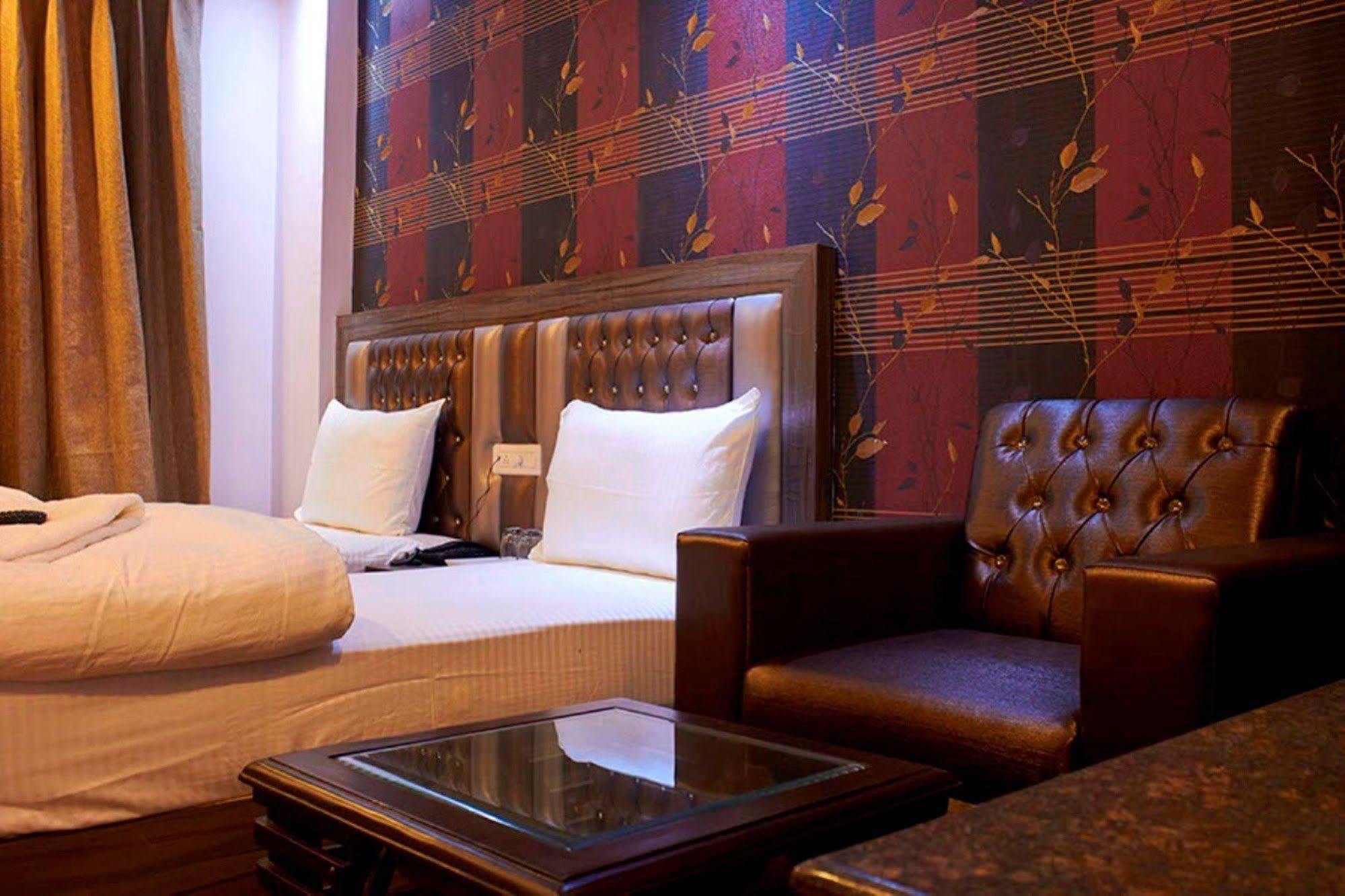 Hotel Waterfall Delhi  Exterior foto